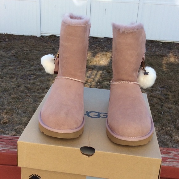 UGG IRINA STAR CHARM - Picture 2 of 6